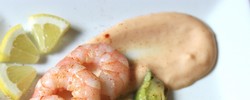 crevettes et avocat sauce cocktail