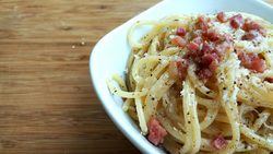 sauce carbonara et spaghetti